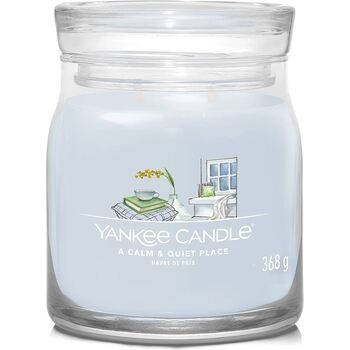 A Calm & Quiet Place Signature Candle ( pokojné a tiché miesto ) - Vonná sviečka
